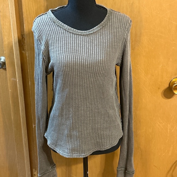 We The Free Waffle Knit Thermal Top Olive Green Raw Hem Long Sleeve Size Large - Picture 7 of 7